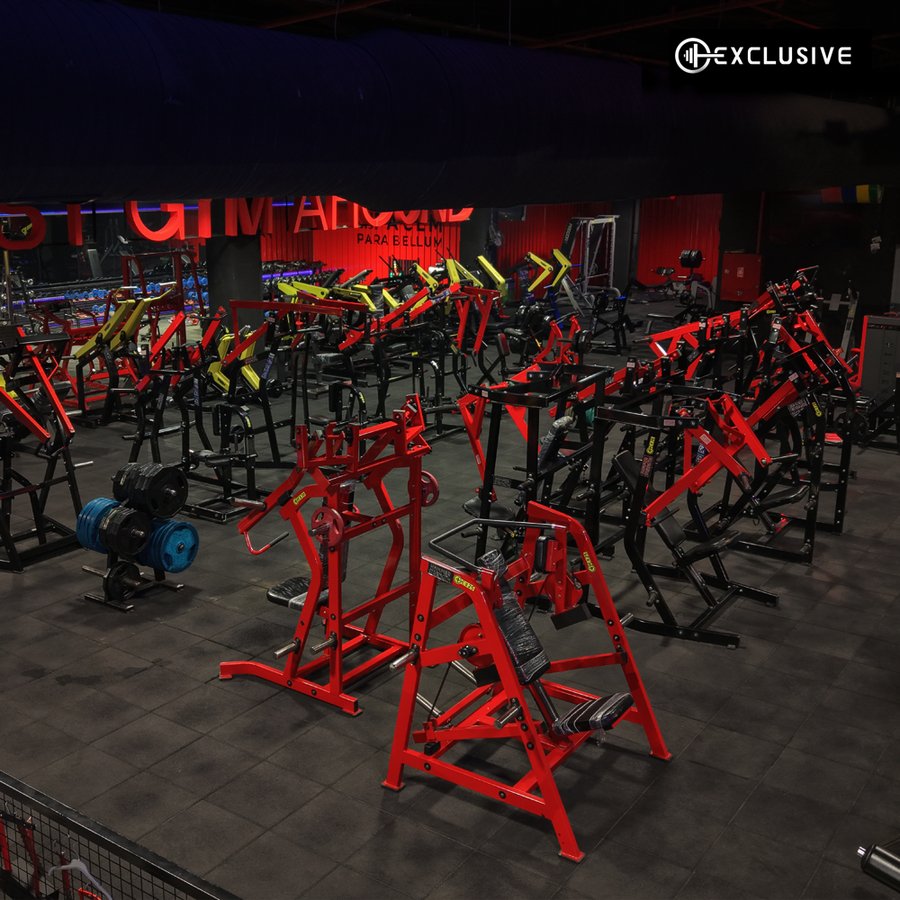 Kırmızı fitness makineleri